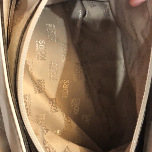 Cream Michael Kors cross body bag - Picture 9 of 11
